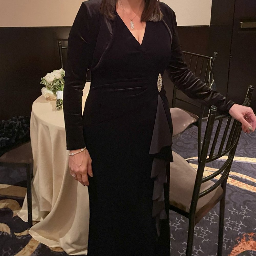 Black velvet formal gown Jessica Howard size 8